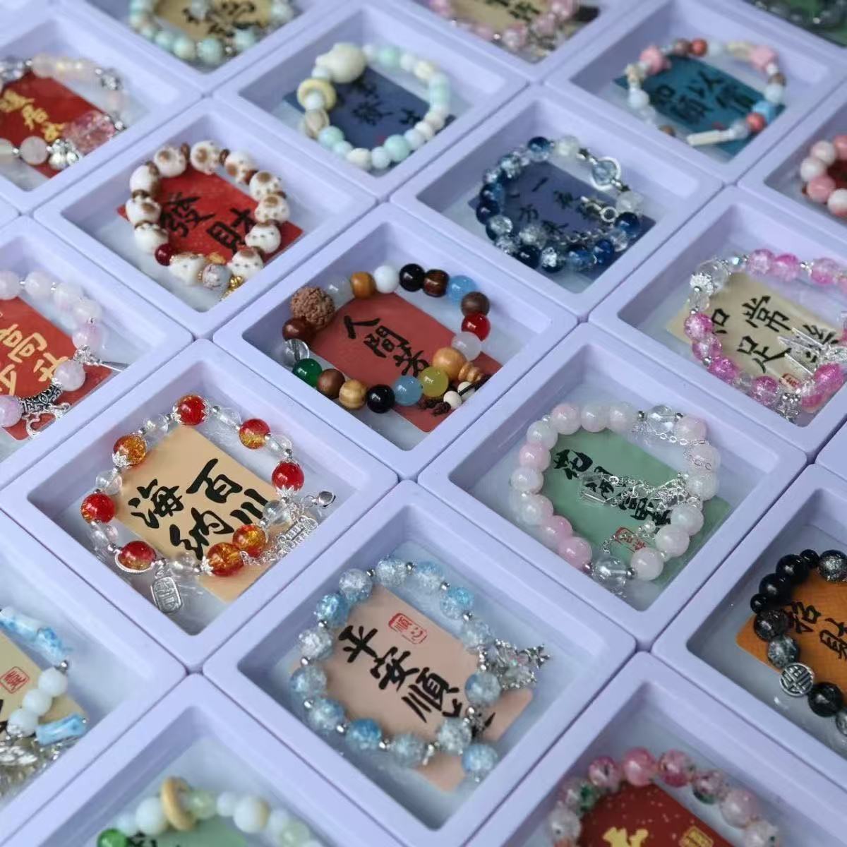 Bolsa de pulseras de la suerte - 5 bolsas (al menos 7 pulseras)